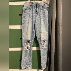 American Eagle Mom Jeans | Distressed | Size 4